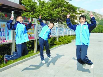 作業本免費校服也免費