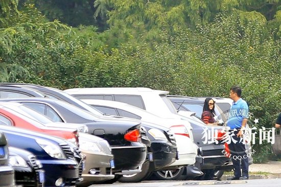 王學兵攜新歡小女友公開秀甜蜜
