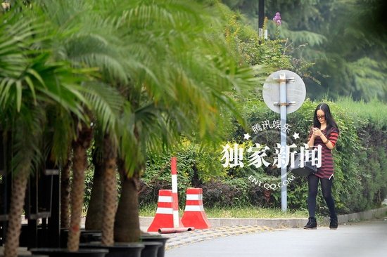 王學兵攜新歡小女友公開秀甜蜜
