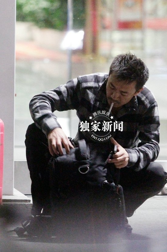 王學兵攜新歡小女友公開秀甜蜜