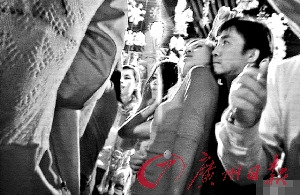 女星進(jìn)了夜店就狂放無限啊！