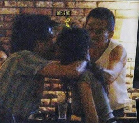 女星進了夜店就狂放無限啊！