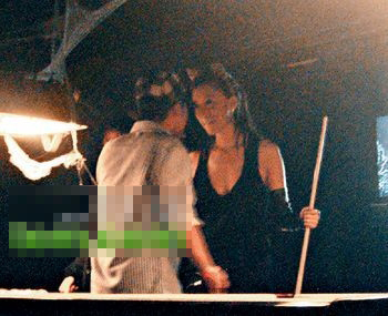 女星進了夜店就狂放無限啊！