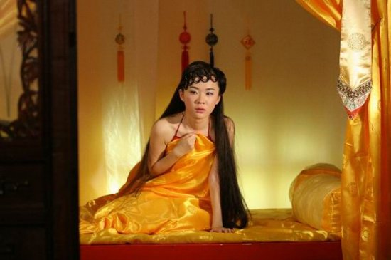 明星古裝肚兜照 風(fēng)情or滑稽？