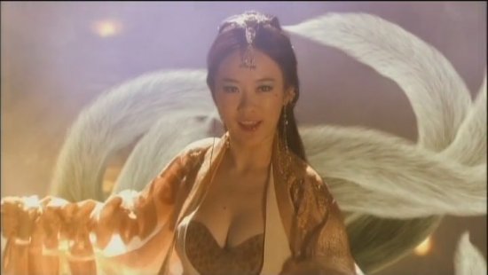 明星古裝肚兜照 風情or滑稽？