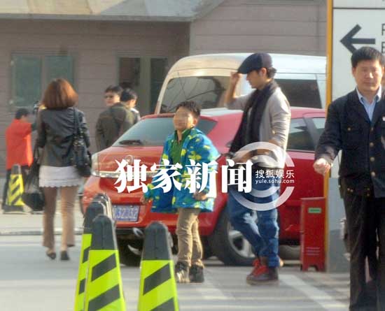 陳坤曬兒子訓狗照 9歲優優側臉輪廓帥過老爸