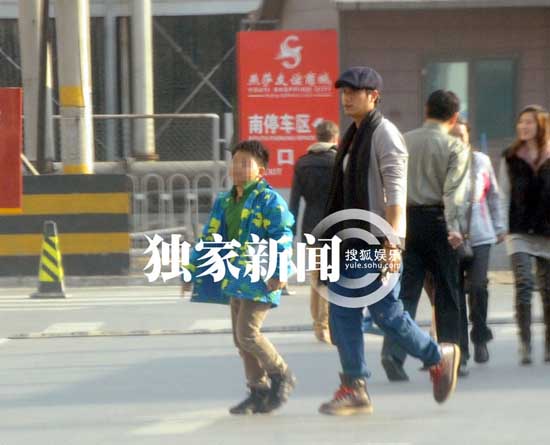 陳坤曬兒子訓狗照 9歲優優側臉輪廓帥過老爸