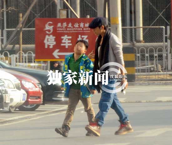 陳坤曬兒子訓狗照 9歲優優側臉輪廓帥過老爸