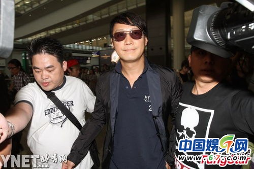 黎明離婚后首現身 粉絲怒罵樂基兒：應拿去喂豬