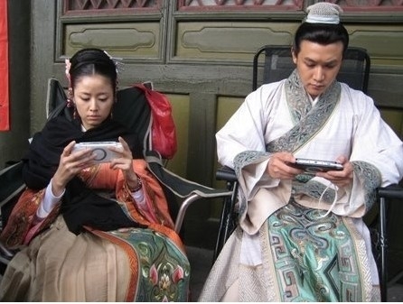 熱播劇花絮照:甄嬛傳眾妃賣(mài)萌吳奇隆古裝吃火鍋