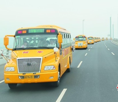 不避讓校車一次記6分 校車?？宽毻＼嚨却坏贸? align=