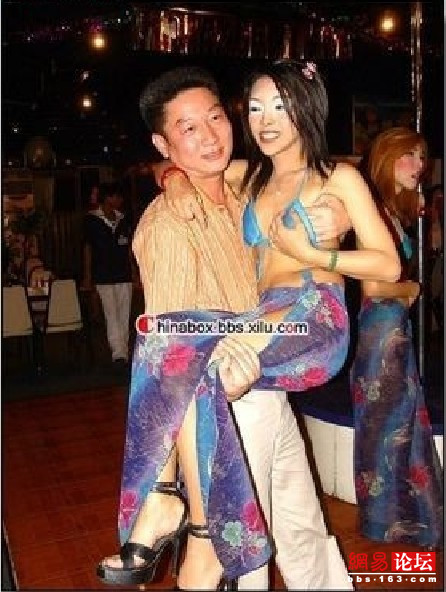 全國摸奶哥爆紅網絡
