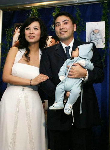 揭臺(tái)灣藝人生存實(shí)況 被虐被賣肉