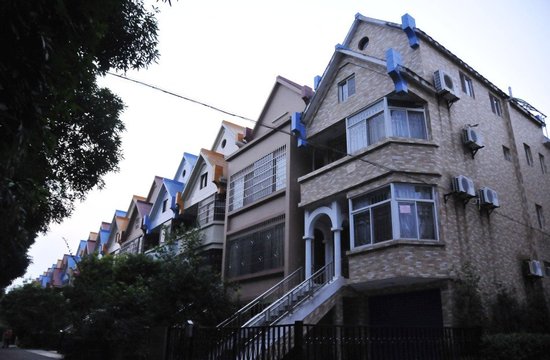 廣州番禺城管局政委蔡彬妻子名下別墅所在的社區(qū)。