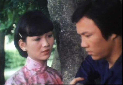 58歲趙雅芝長腿驚現長疤痕 偷情被暴打內幕遭曝光