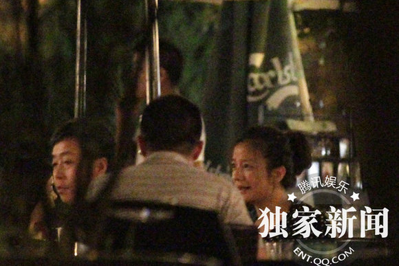 趙薇坐百萬(wàn)改裝奔馳出行 富婆房車越野都有