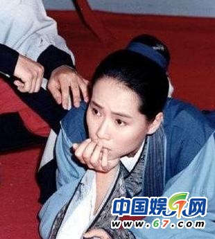 《新白娘子傳奇》經(jīng)典穿幫照:小青笑場(chǎng)傷不起