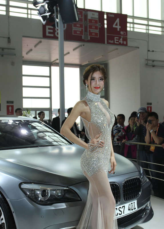 國內車展上的奇葩女模們