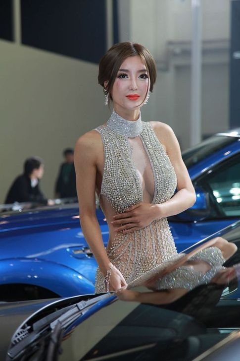 國內車展上的奇葩女模們