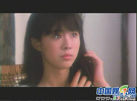 王祖賢清純舊照曝光 穿黑絲襪秀修長(zhǎng)美腿