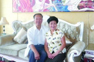 2012年國慶的照片，母親依然有氣質