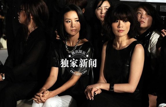 董潔現身哭泣談婚變 帶近20名黑衣保鏢護駕