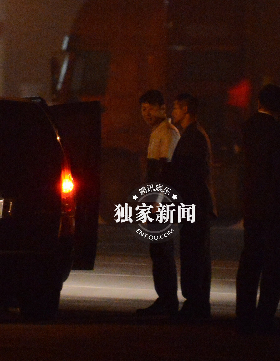 黎明人氣下滑被分家產 小縣城撈金奔波苦埋頭吸煙