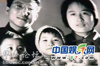 明星父母罕見(jiàn)合影曝光 看看誰(shuí)受父母影響最大