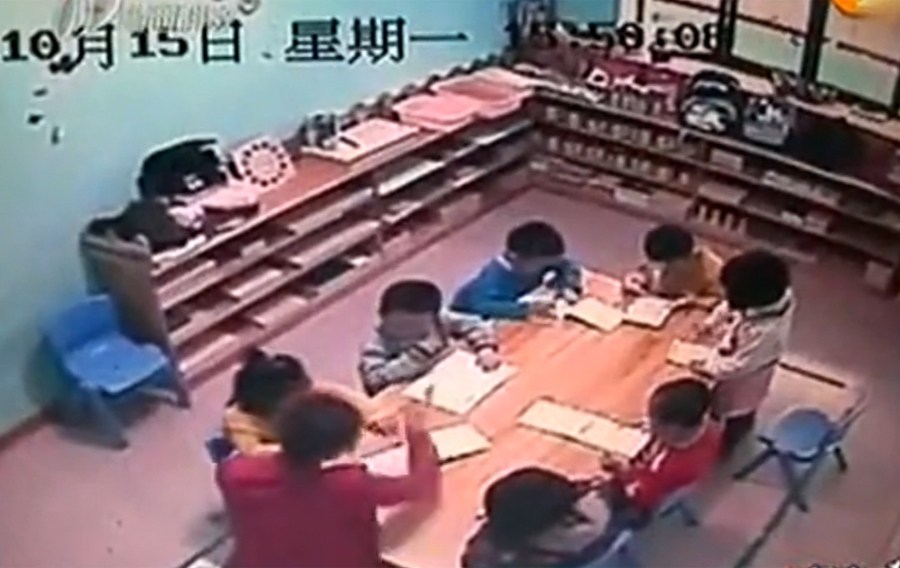 女童因不會算術題被扇數十耳光
