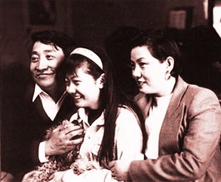 李小璐朱茵同日誕女遭調侃 盤點眾星女兒初長成
