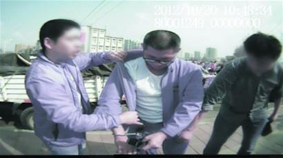 五旬男女勾結扒竊被捉