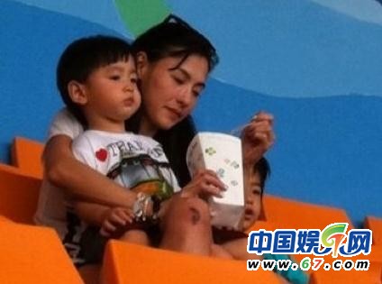 張柏芝小兒子近照曝光 長發小Q似文靜女孩