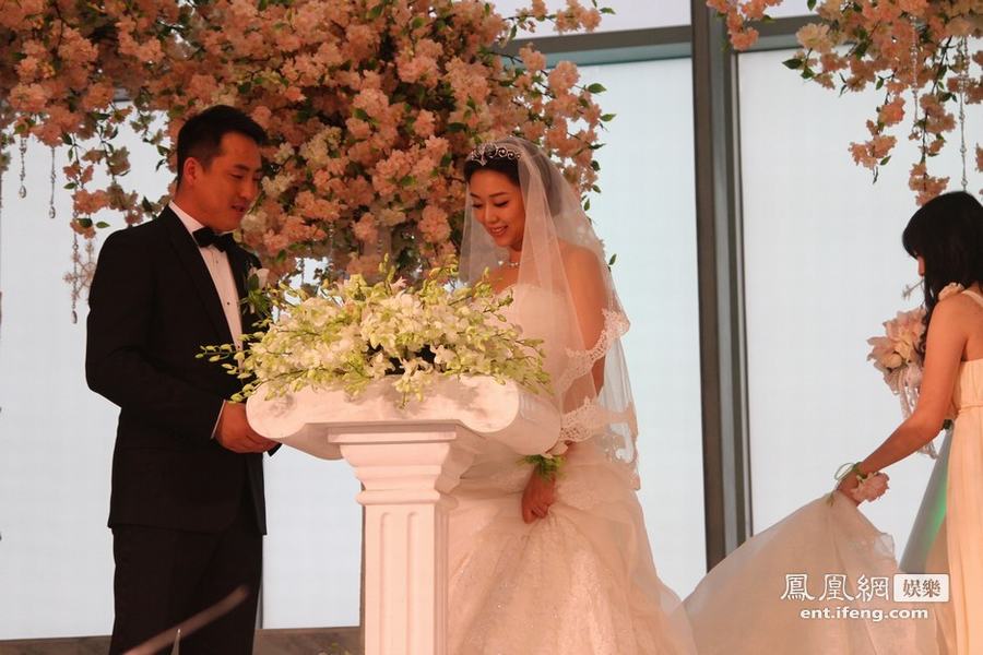 濮存昕25歲女兒濮方北京大婚 未進(jìn)娛樂(lè)圈自己做老總