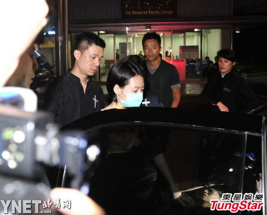圖揭明星與父母的關系 吳秀波母親被送養老院難見兒子