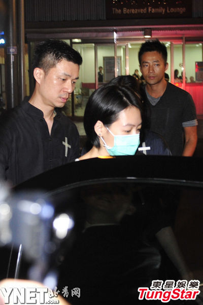 圖揭明星與父母的關系 吳秀波母親被送養老院難見兒子