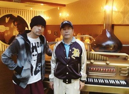 圖揭明星與父母的關系 吳秀波母親被送養老院難見兒子