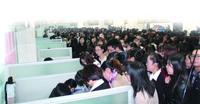 青島50家單位組團赴大連搶人才 吸引4千碩博士 青島50家單位組團赴大連搶人才 吸引4千碩博士