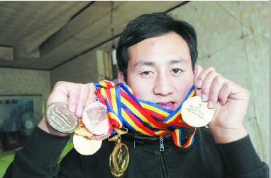 鄒慶東，獲得過8塊金牌的自行車運動員