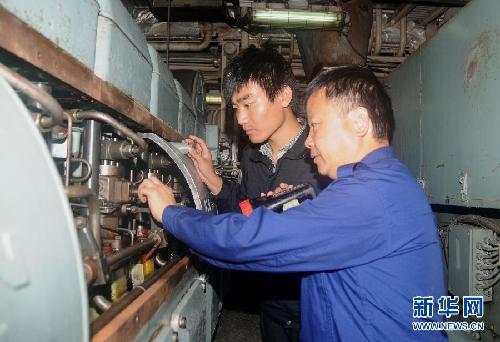（走基層·迎接十八大·圖文互動）（1）最可愛的人，有故事的人——記中國漁政202船釣魚島海域巡航團隊