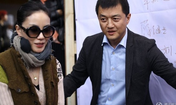 王菲李亞鵬高調亮相秀恩愛 個性天后變小女人