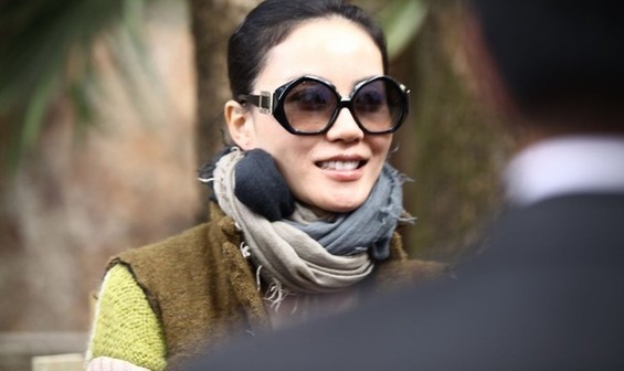 王菲李亞鵬高調亮相秀恩愛 個性天后變小女人