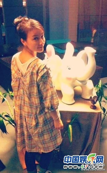 湖南衛視名嘴私密照大曝光 李湘自拍秀乳溝(圖)
