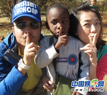 湖南衛視名嘴私密照大曝光 李湘自拍秀乳溝(圖)