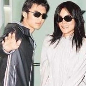 謝霆鋒被罵過度消費王菲柏芝 網友：不配做男人(圖)
