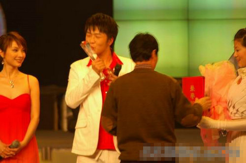 《快樂大本營》風雨15年揭秘 李湘“7年之癢”謝娜三進三出