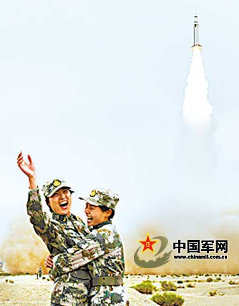 中國女兵走向作戰崗位：風吹玉手煉鐵骨(圖)