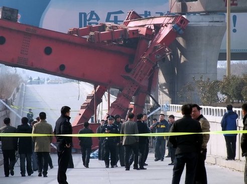 哈爾濱在建工地發生架橋機倒塌事故 多人傷亡