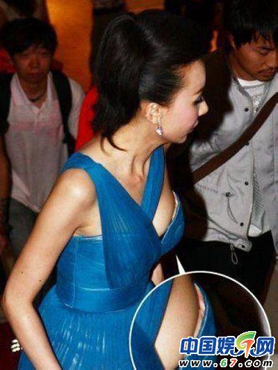 蕭薔春光外泄凸點露乳暈 網友炮轟：大嬸請檢點
