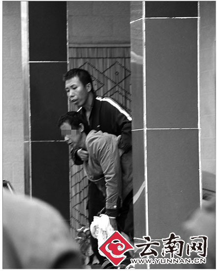 男子持刀綁架人質索要錢財被特警擊斃(組圖)