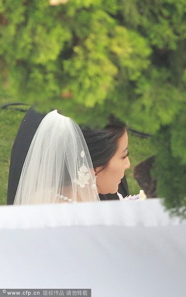 郭晶晶、霍啟剛注冊結婚 郭晶晶父母現身吳敏霞領銜伴娘團